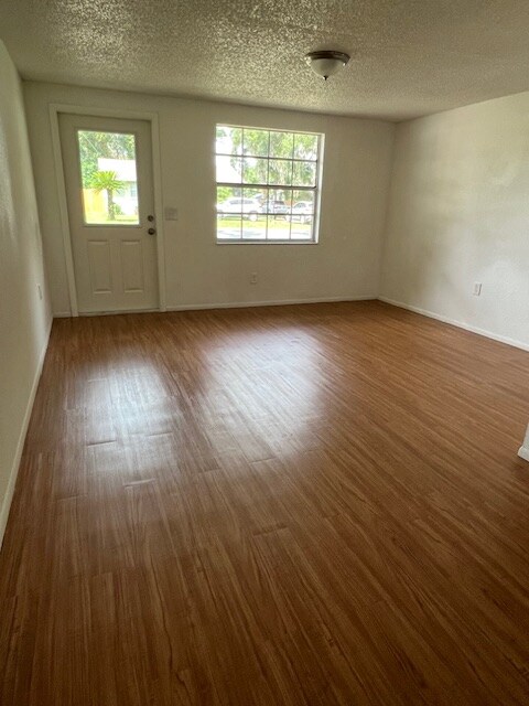 Foto del edificio - 4836 5th St