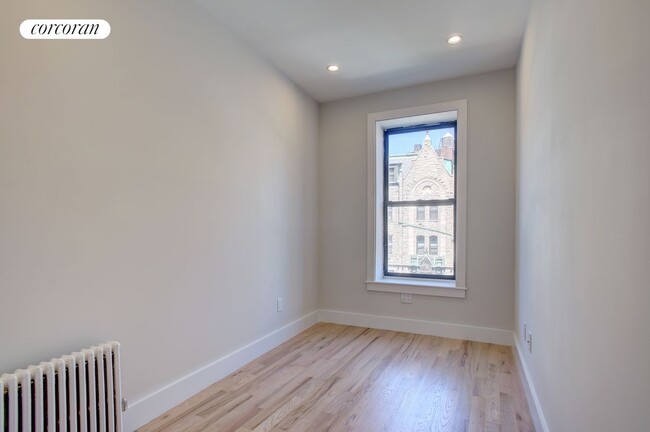 Building Photo - 206 W 96th St