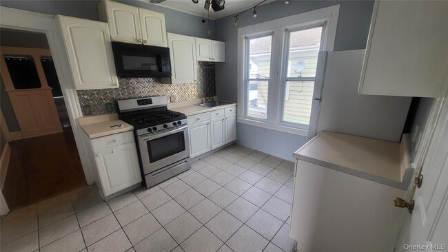 Building Photo - 107 Smith St