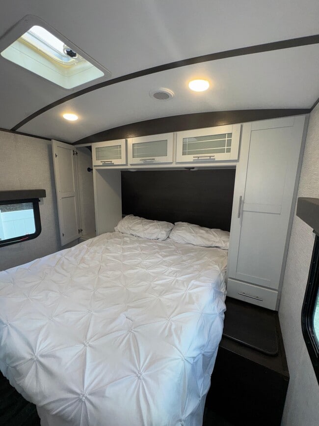 Building Photo - 6242 SW 24th St