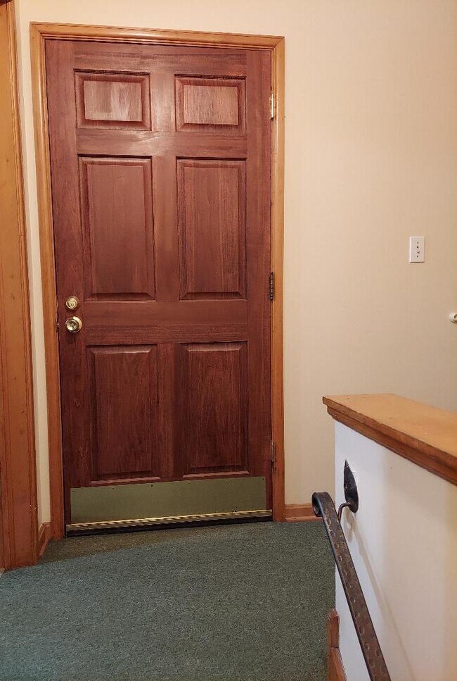 2291 Lakeview Ave Unit UP, Rocky River, OH 44116 Apartments in Rocky