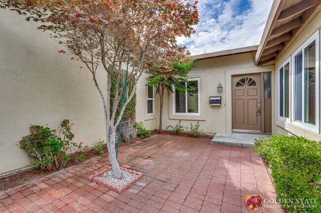 Foto del edificio - Sunnyvale home with central air and new LV...