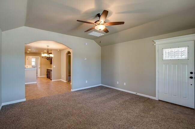 Foto del edificio - Now Leasing: New Gated Community for Activ...