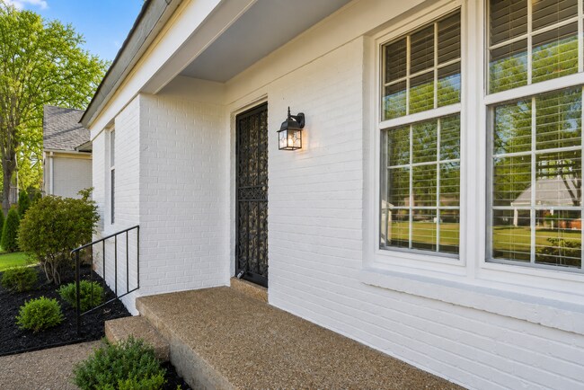 Foto del edificio - 5347 Denwood Ave