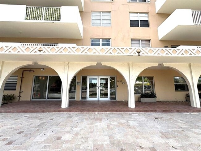 Building Photo - 1455 N Treasure Dr