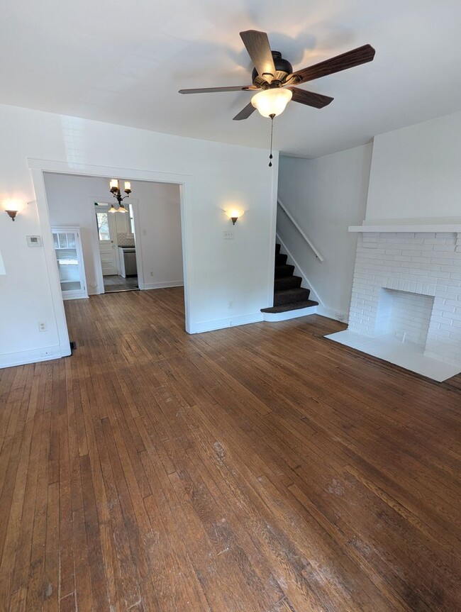 Building Photo - 3 Bedroom 1 Bathroom Side-by-side Duplex (...