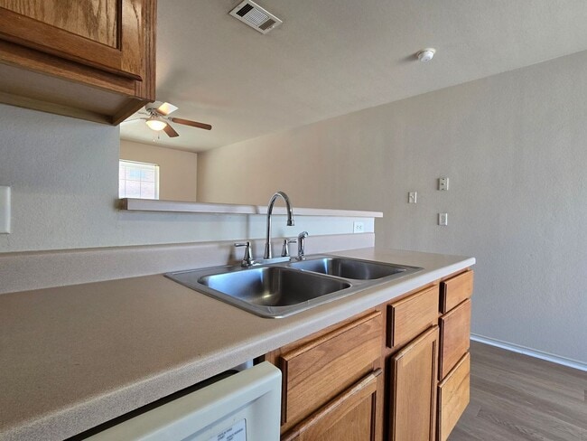 Foto del edificio - COMING SOON!