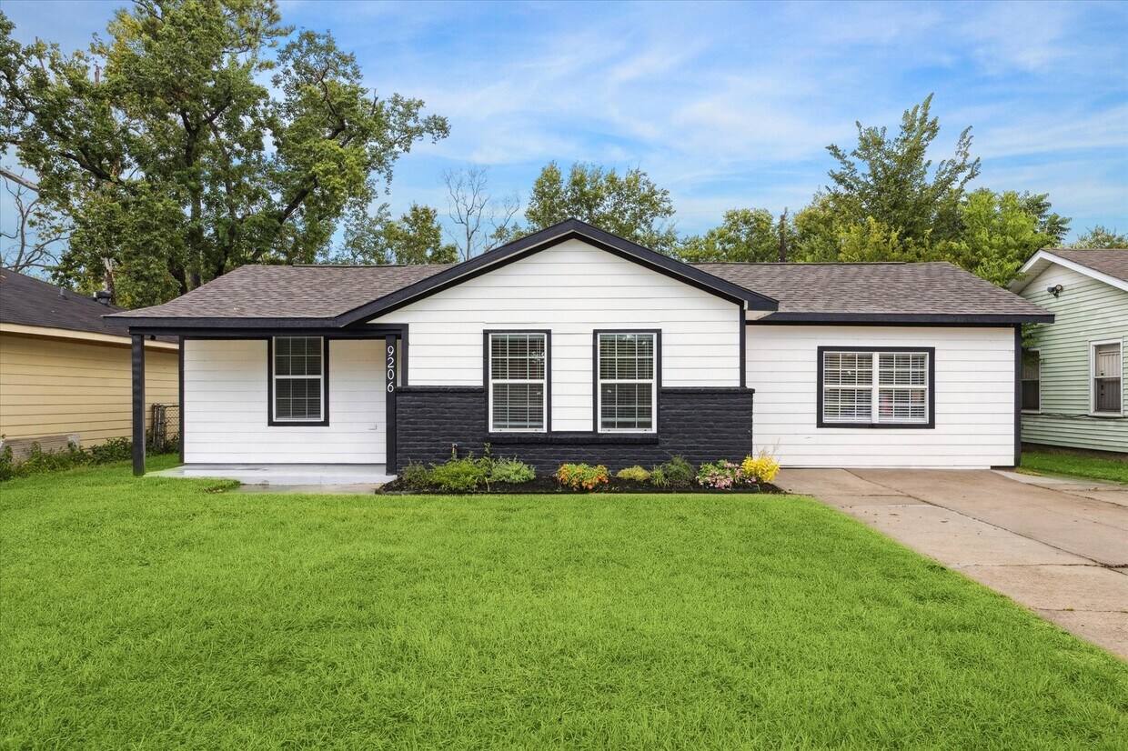 Foto principal - 9206 St Lo Rd