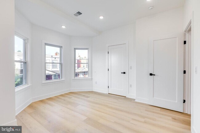 Foto del edificio - 6027 Delancey St