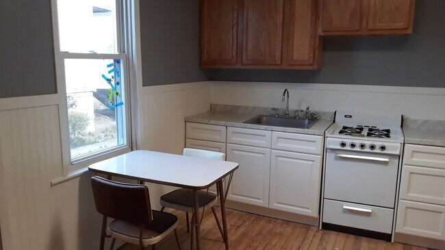 Building Photo - 2702 Halcyon Ave