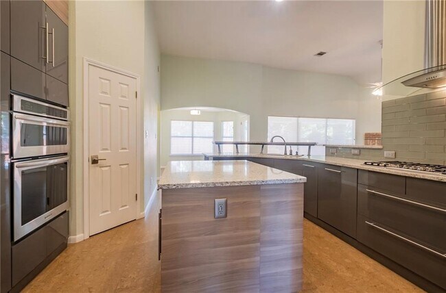 Building Photo - 905 Hunter's Creek Dr