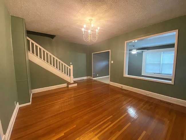 Foto del edificio - 42 W 6th Ave