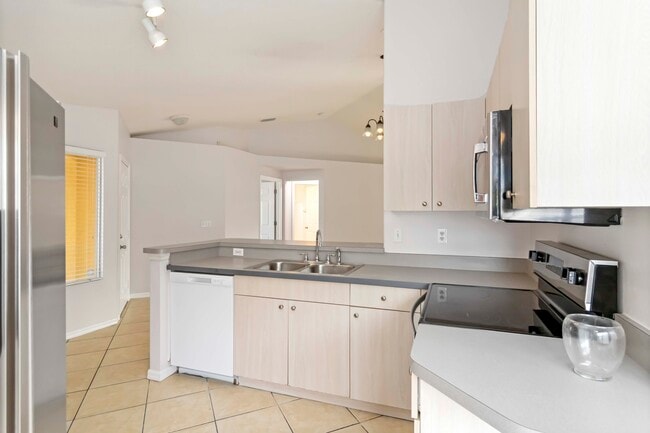 Building Photo - 1612 Summer Breeze Way
