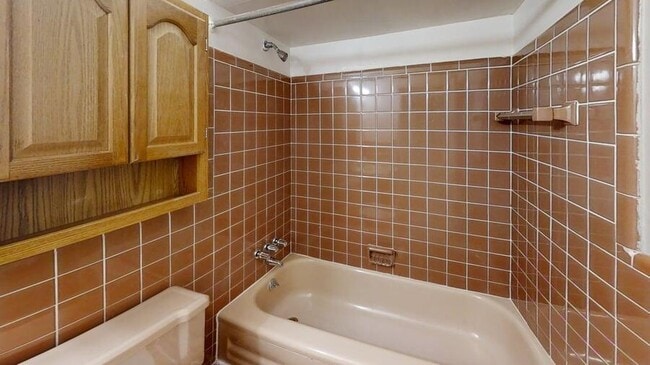 Building Photo - 839 Tappan-839-5