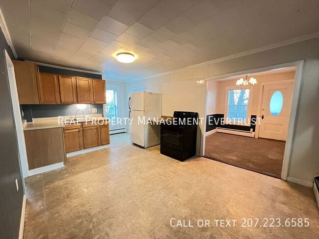 Building Photo - Spacious 2BD 1BA + Office Space apartment