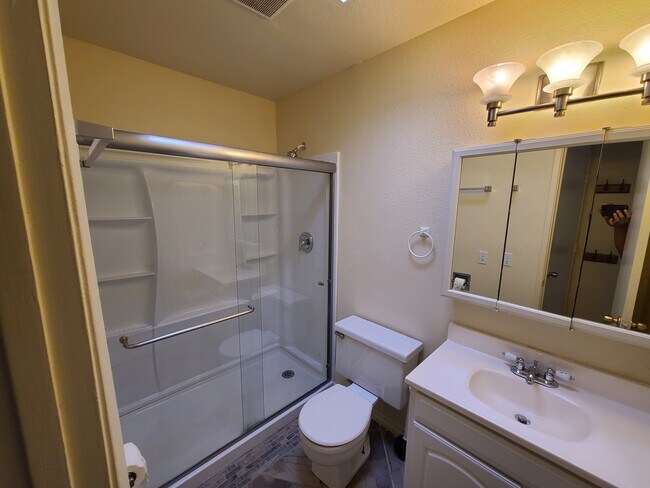 Baño principal - 10191 Eagle Rock Ave