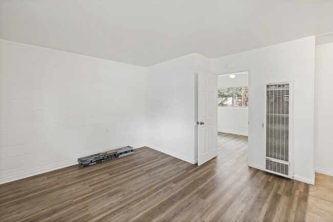 Building Photo - 1135 Valley Manor Ct