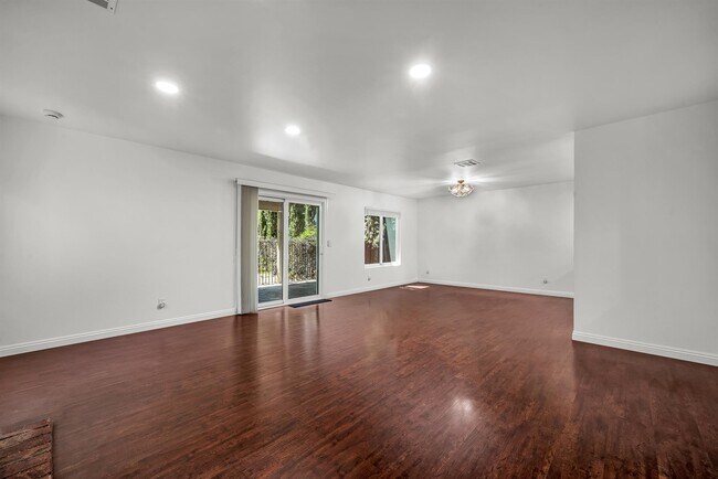 Dining area - 2655 Calle Abedul