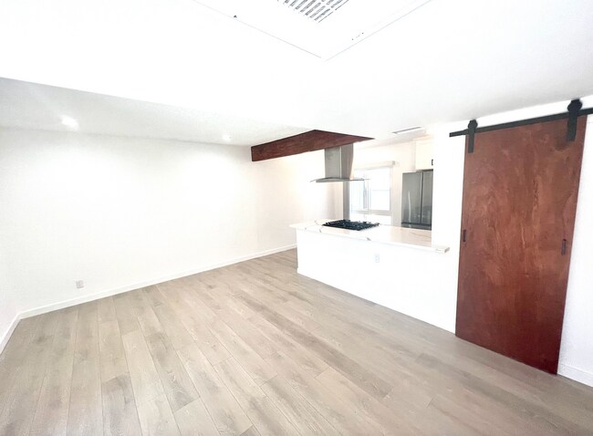 Foto del edificio - 3315 W 104th St