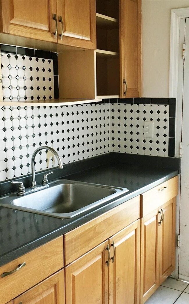 Building Photo - 631 SW 11th St