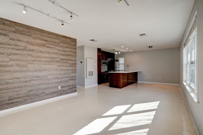Foto del edificio - 2450 Ashdale Dr