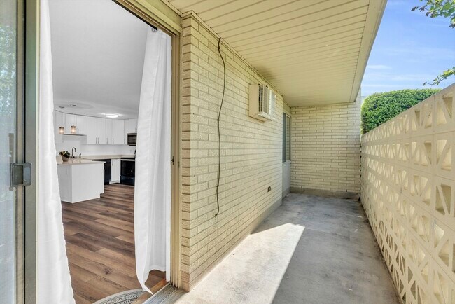 Building Photo - 200 Park Terrace Dr