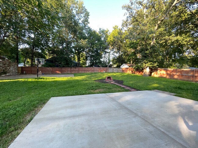 Building Photo - 3851 w woodland