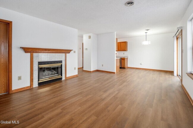 Foto del edificio - 1911 Cambridge Manor Dr