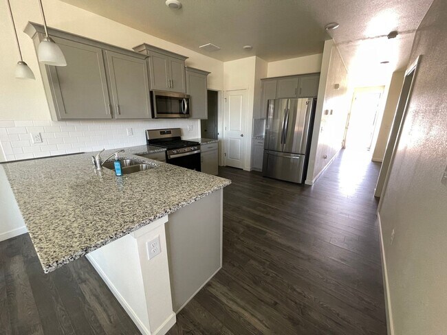Foto del edificio - ADORABLE 3 BEDROOM HOME IN LORSON RANCH!!! CLOSE TO FORT CARSON, PETERSON AFB & SCHRIEVER AFB!!!