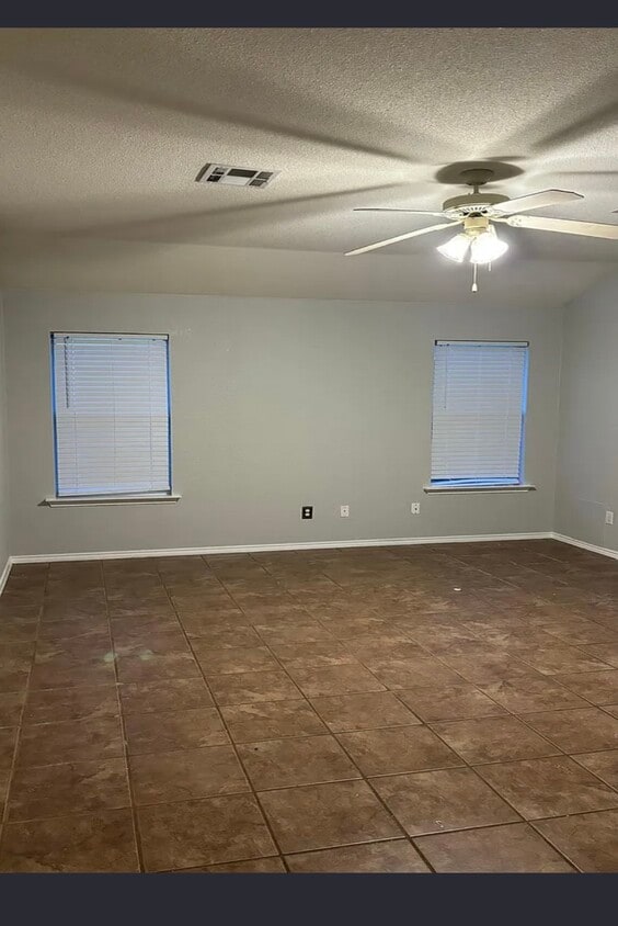 Building Photo - 111 E Great Plains Trail