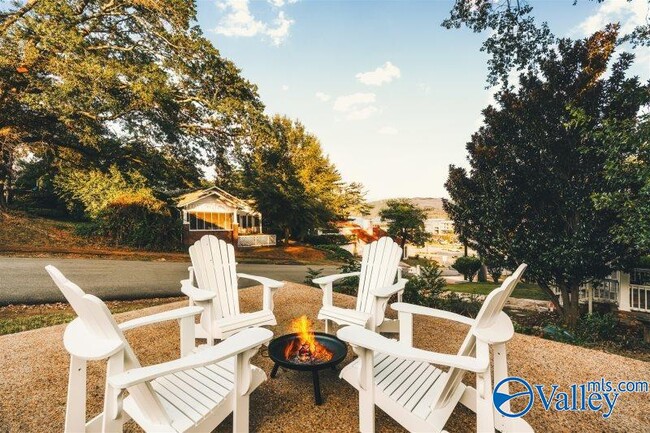 Building Photo - 2217 Scott St