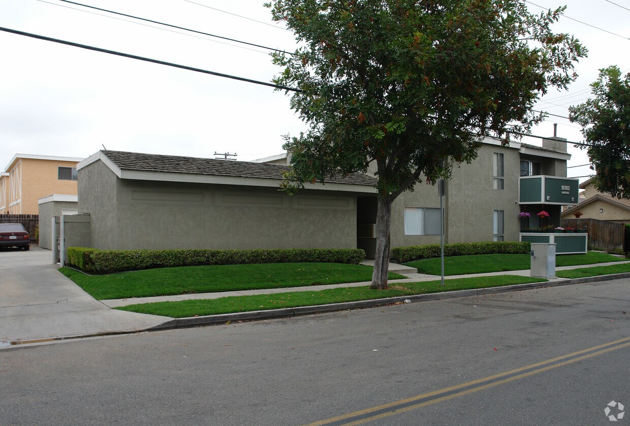 Primary Photo - 16182 Parkside Ln
