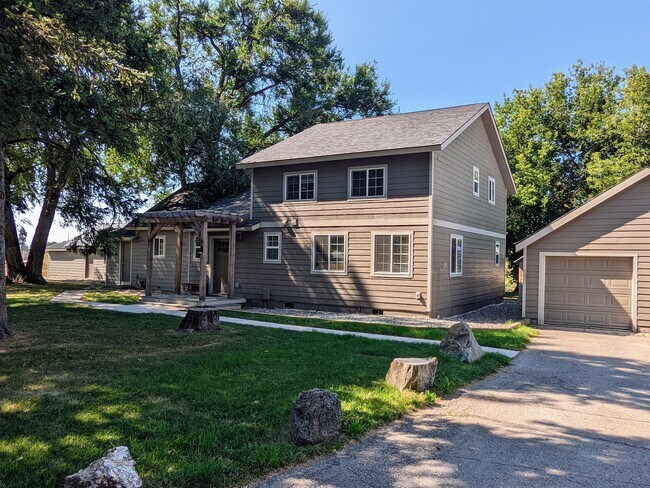 Building Photo - 47 Trumbull Rdg Rd