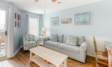 Building Photo - 572 E Beach Blvd