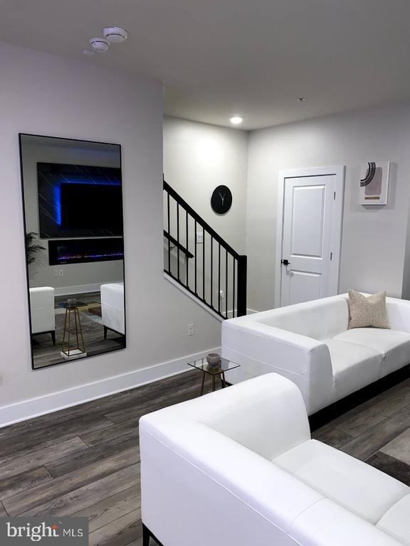 Foto del edificio - 4303 Medfield Ave