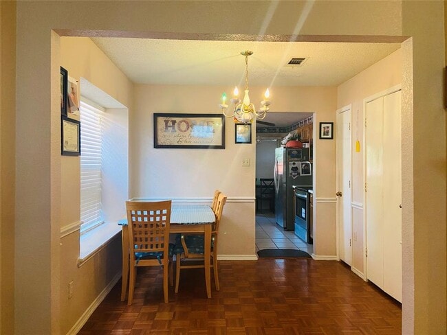 Building Photo - 728 W Willow Oak Dr