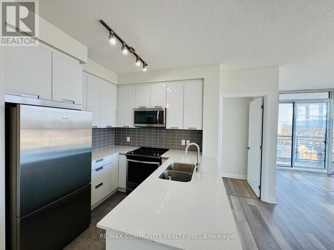 Photo du bâtiment - 5025 Four Springs Ave