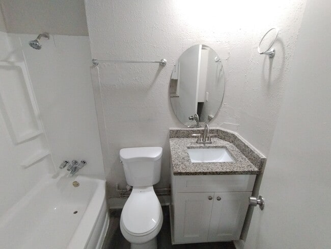 Foto del edificio - 2150 Inwood Terrace