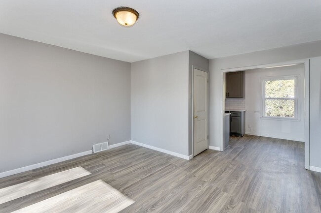 Building Photo - Cozy Single Family home in Southeast Wichita