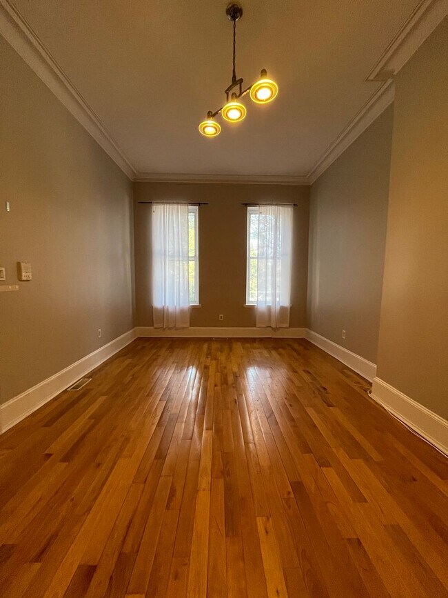 Foto del edificio - Fairmount Two Bedroom Apartment with Parking!