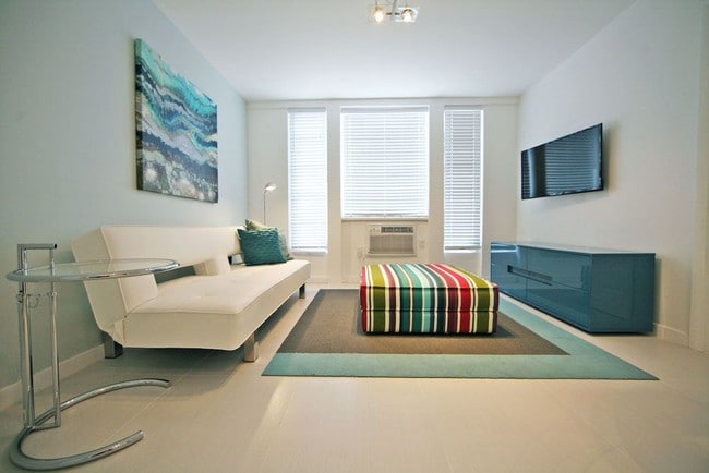 Building Photo - 935 Collins Ave
