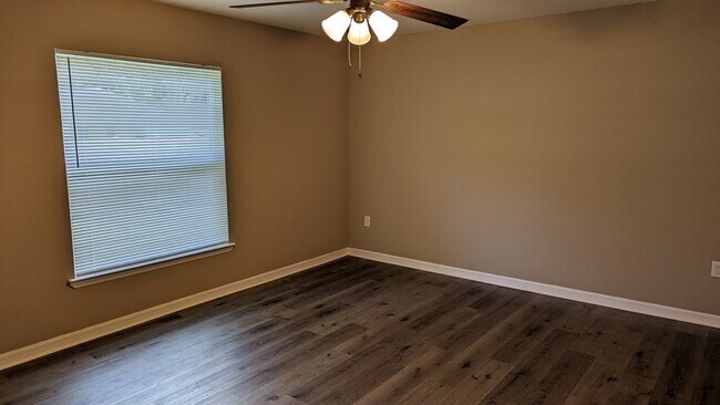 Foto del edificio - 4 Bedroom 2 Bath in Summerfield Florida