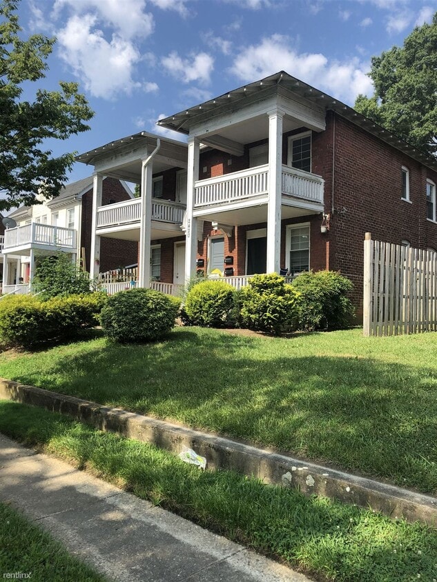 Primary Photo - 2 br, 1 bath 4plex - 2420 Barton Ave 4