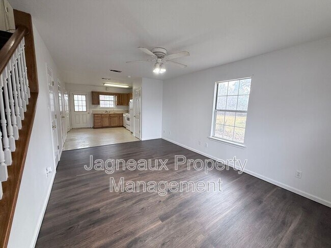 Building Photo - 201 Crystal Ln