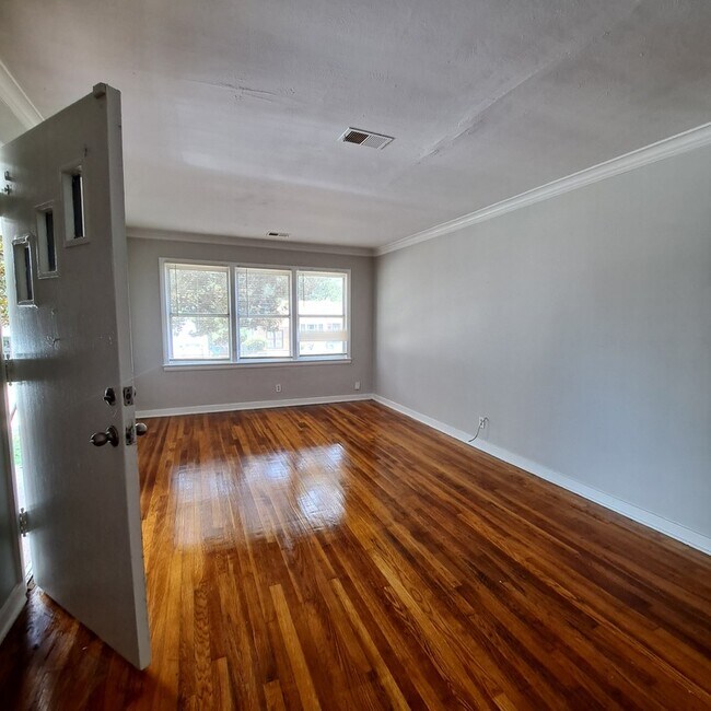 Building Photo - 3149 Jade Ln