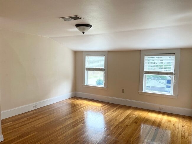 Foto del edificio - 105 Narragansett Rd