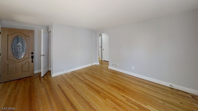 Building Photo - 141 Sheridan Ave