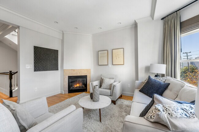 Building Photo - 2450 Larkin St