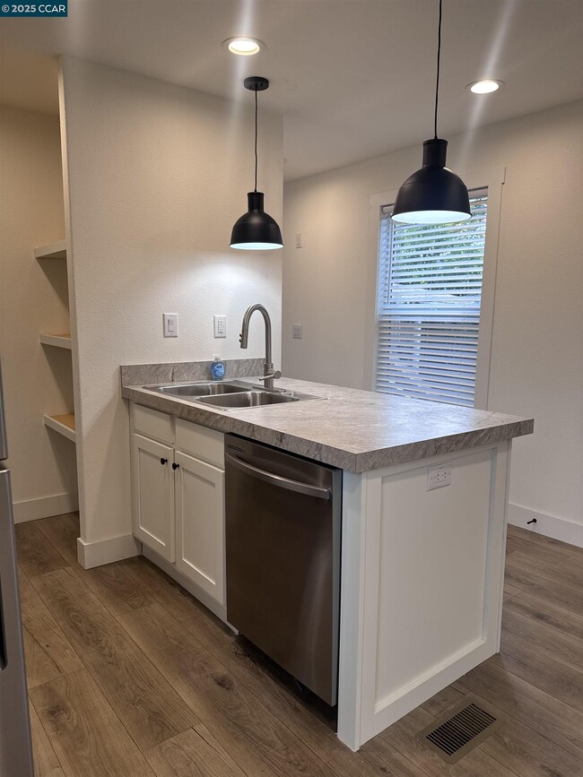 Building Photo - 507 Locust St