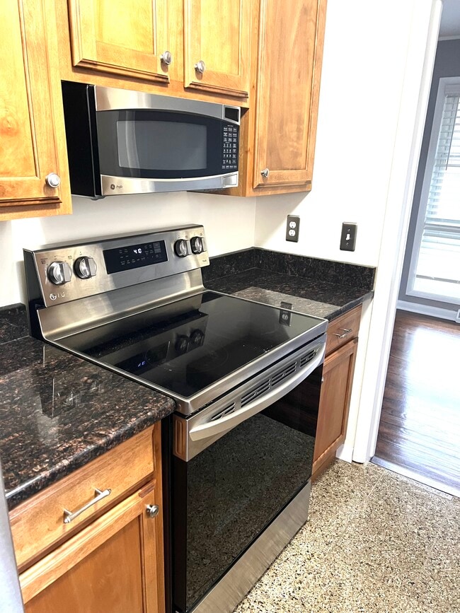 Foto del edificio - 556 Bloomfield Ct